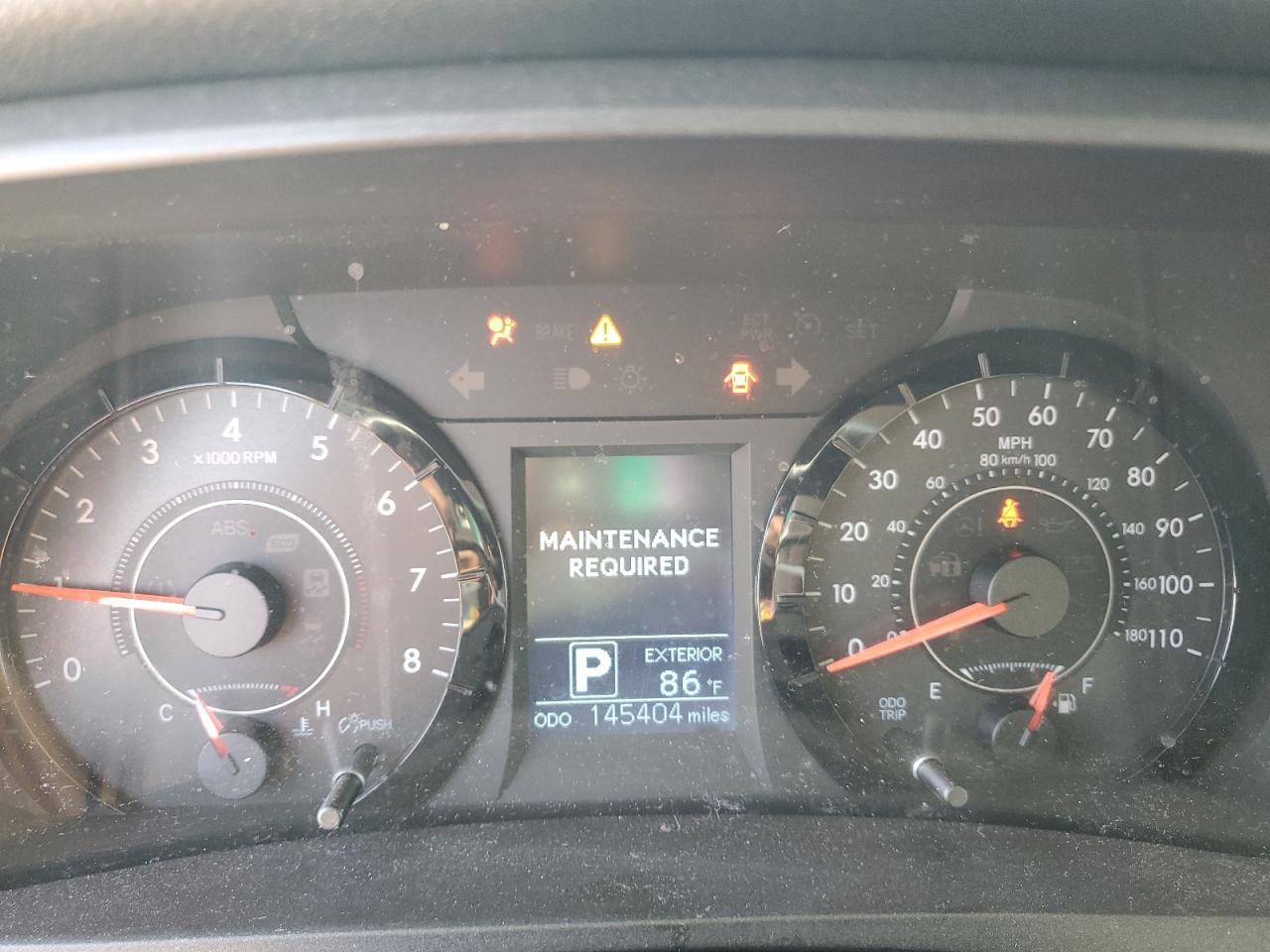 2017 TOYOTA SIENNA LE photo 9