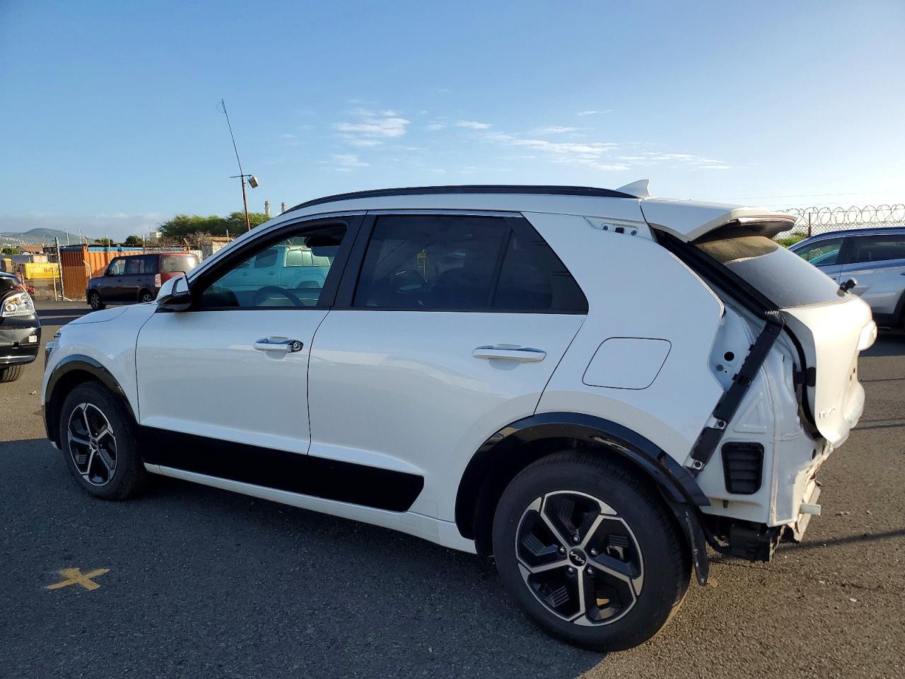 2023 KIA NIRO SX photo 2