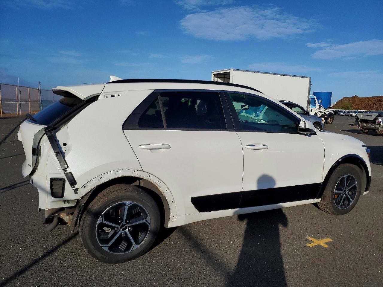 2023 KIA NIRO SX photo 3