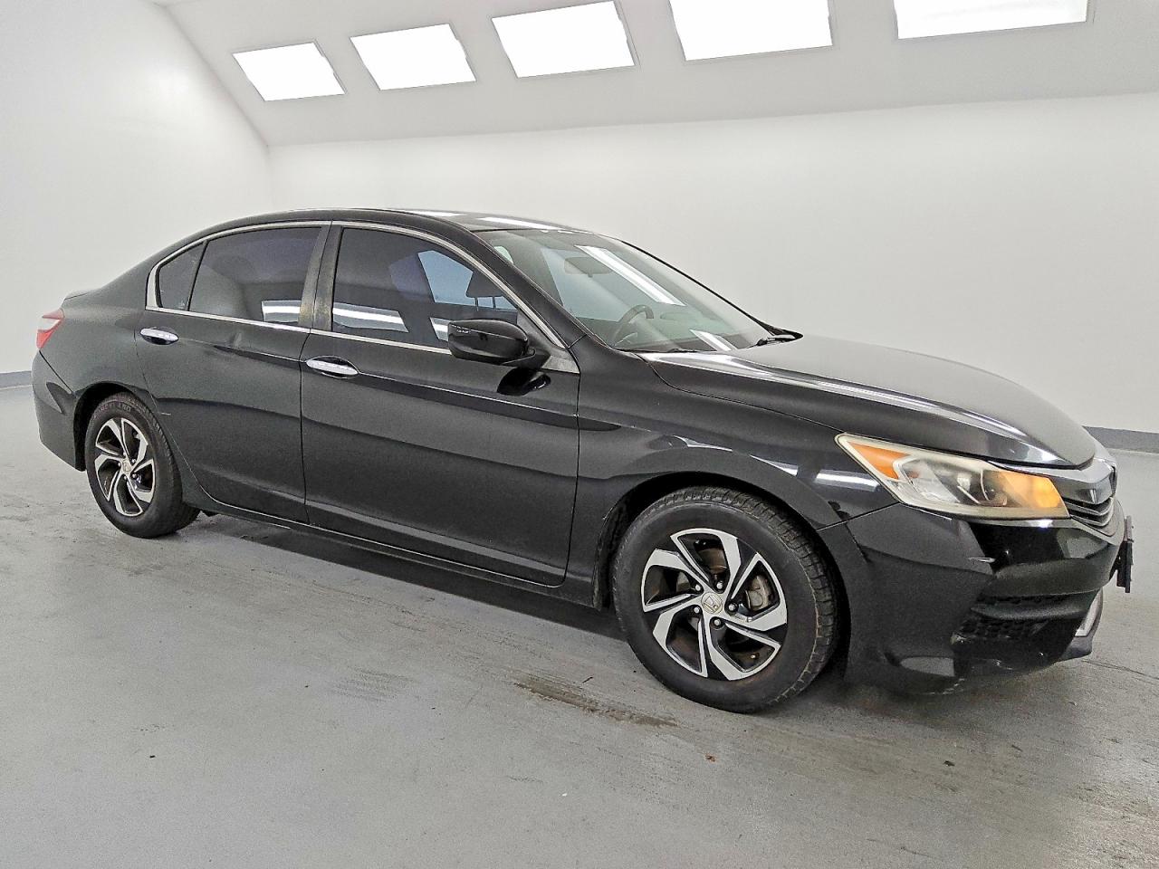 2017 HONDA ACCORD LX photo 4