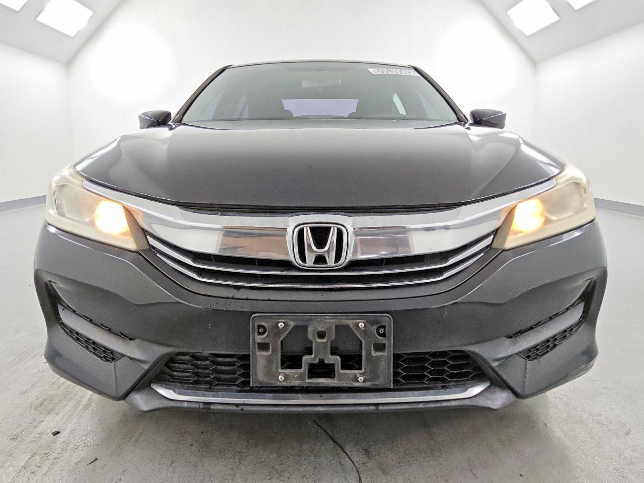 2017 HONDA ACCORD LX photo 5