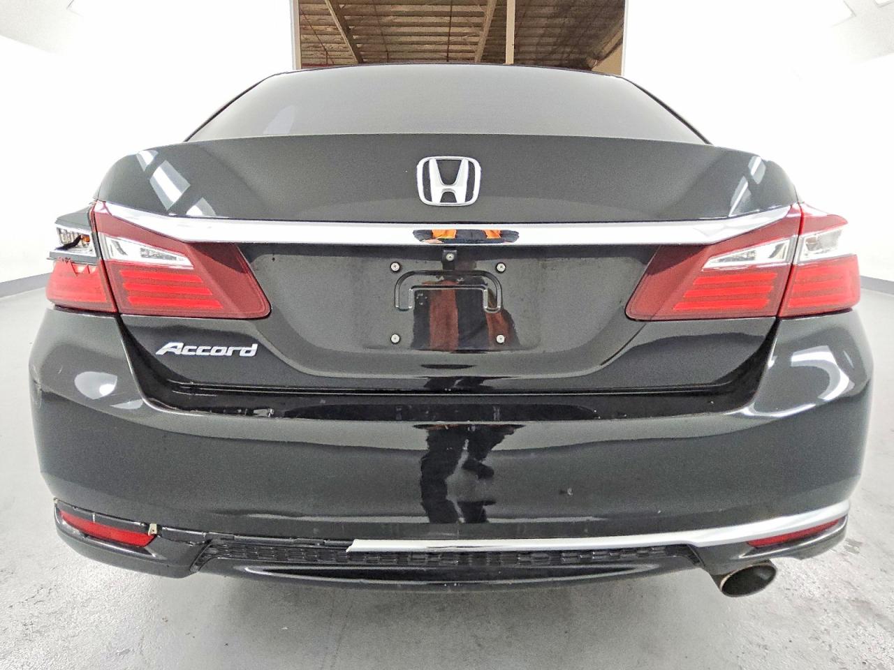 2017 HONDA ACCORD LX photo 6