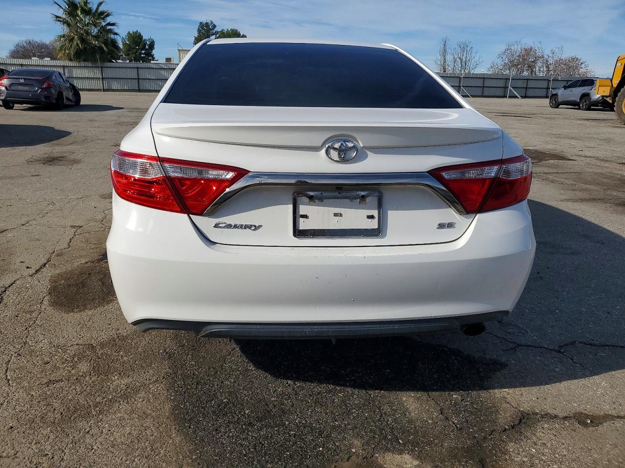 2017 TOYOTA CAMRY LE photo 6