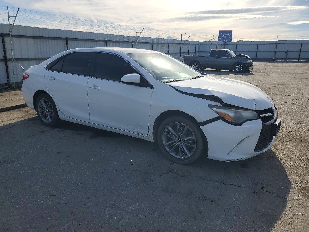 2017 TOYOTA CAMRY LE photo 4