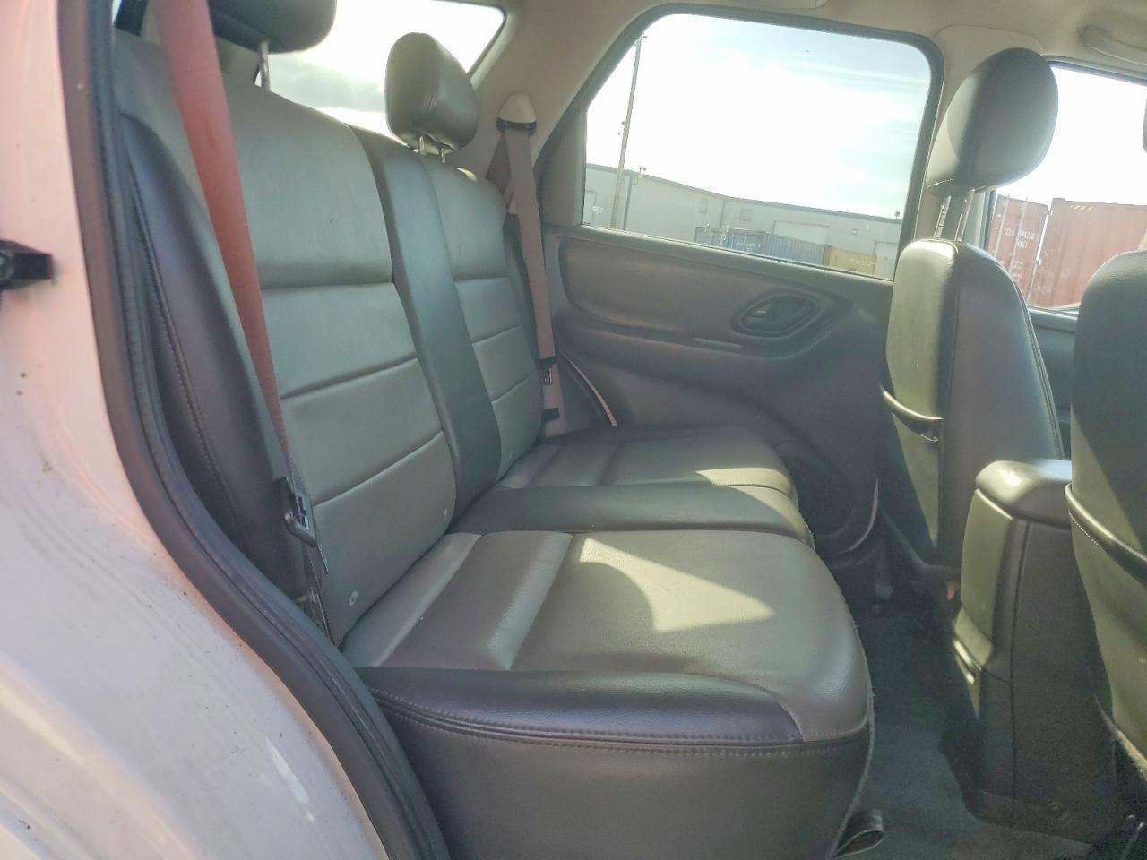 2003 FORD ESCAPE XLT photo 11