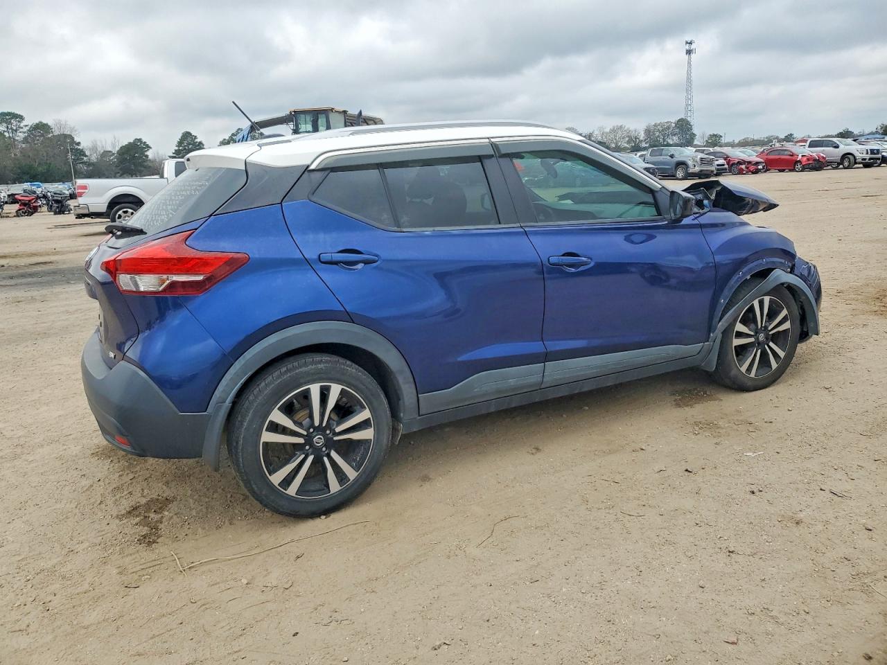 2018 NISSAN KICKS S photo 3