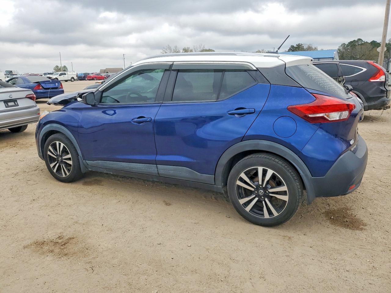 2018 NISSAN KICKS S photo 2
