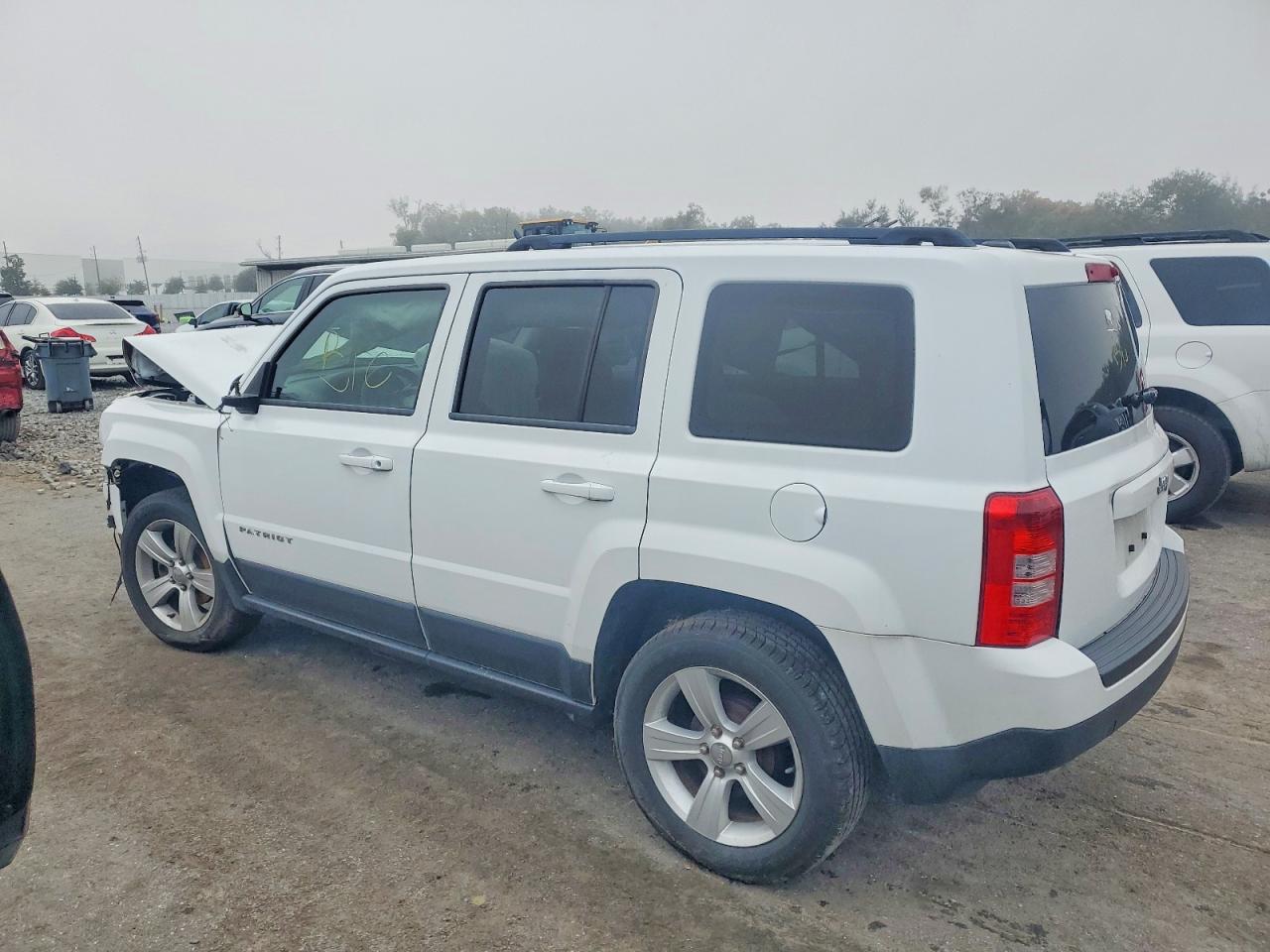 2014 JEEP PATRIOT LATITUDE photo 2