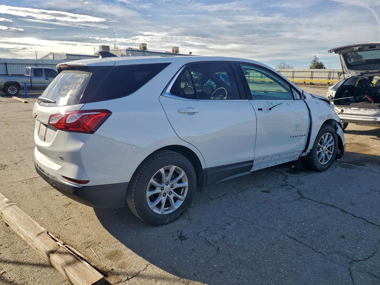 2018 CHEVROLET EQUINOX LT photo 3