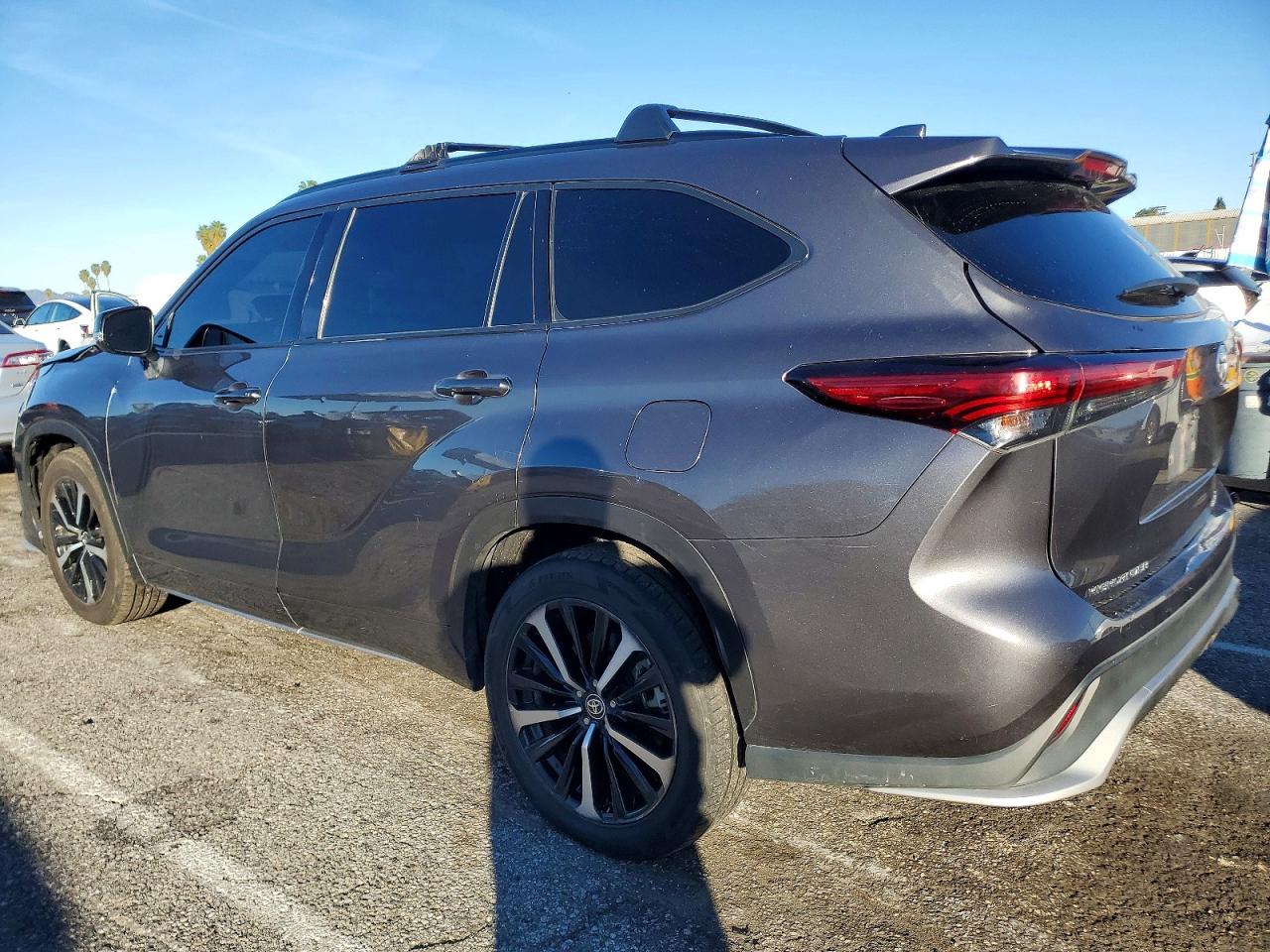 2022 TOYOTA HIGHLANDER XSE photo 2