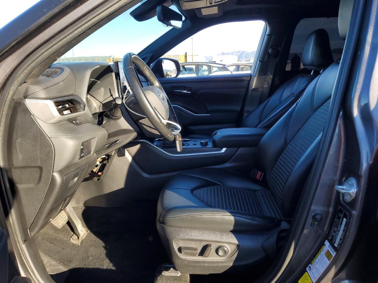 2022 TOYOTA HIGHLANDER XSE photo 7
