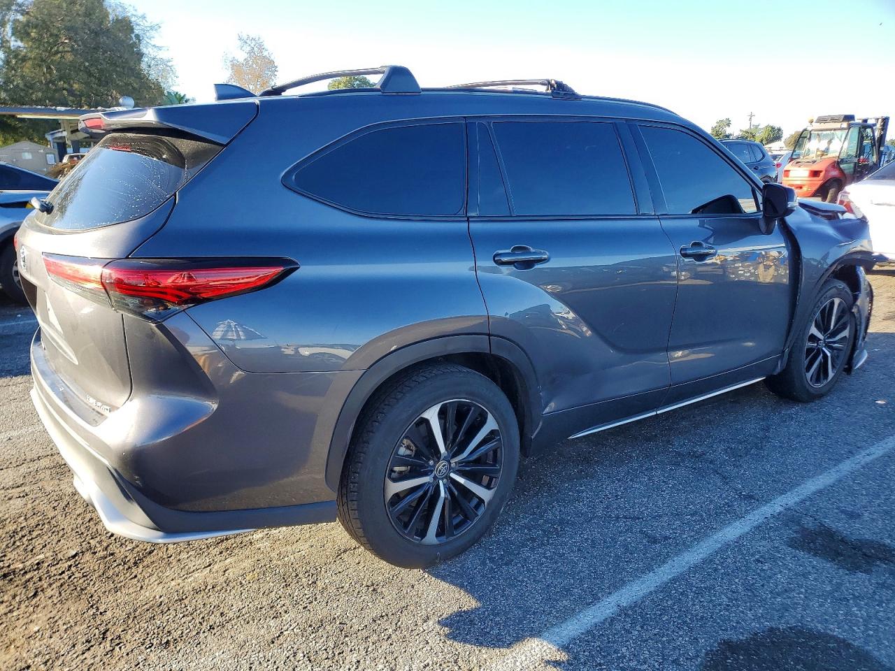 2022 TOYOTA HIGHLANDER XSE photo 3