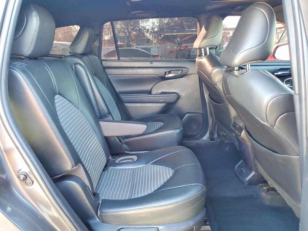 2022 TOYOTA HIGHLANDER XSE photo 11
