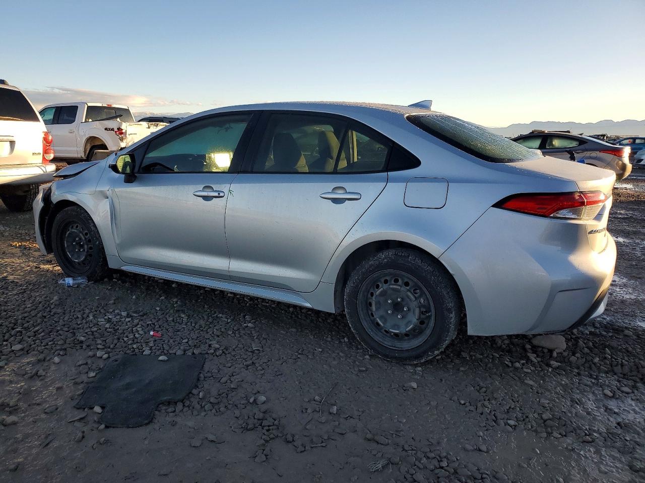 2021 TOYOTA COROLLA LE photo 2