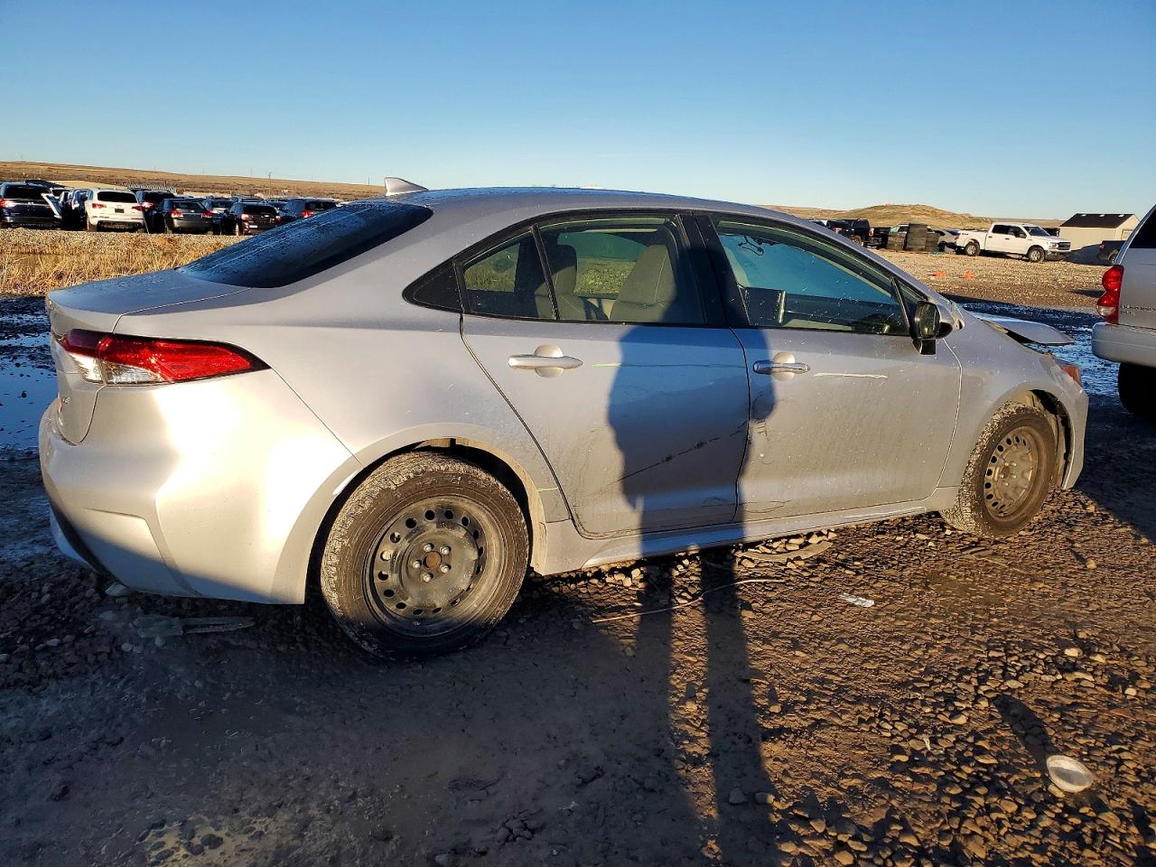 2021 TOYOTA COROLLA LE photo 3