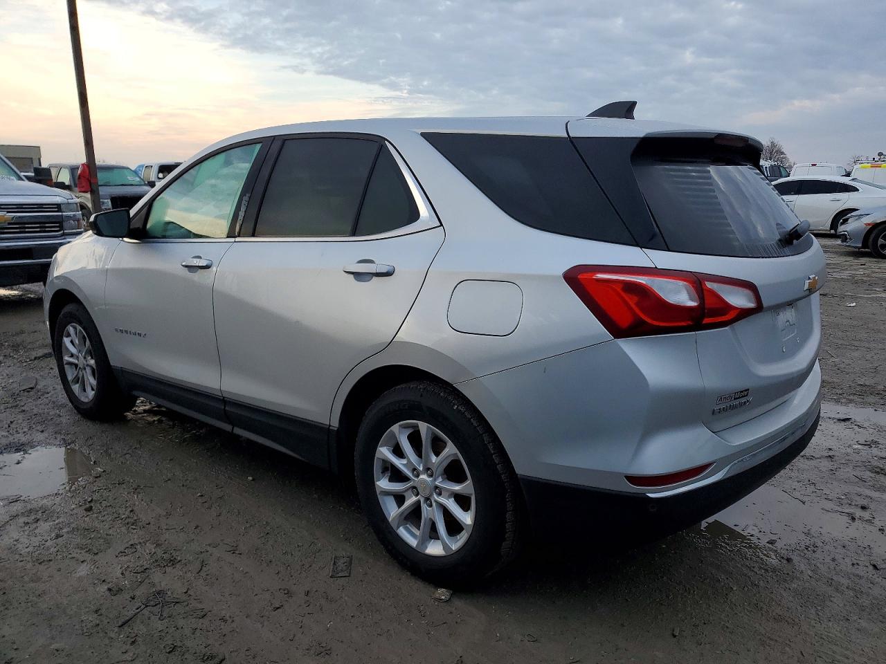 2020 CHEVROLET EQUINOX LT photo 2