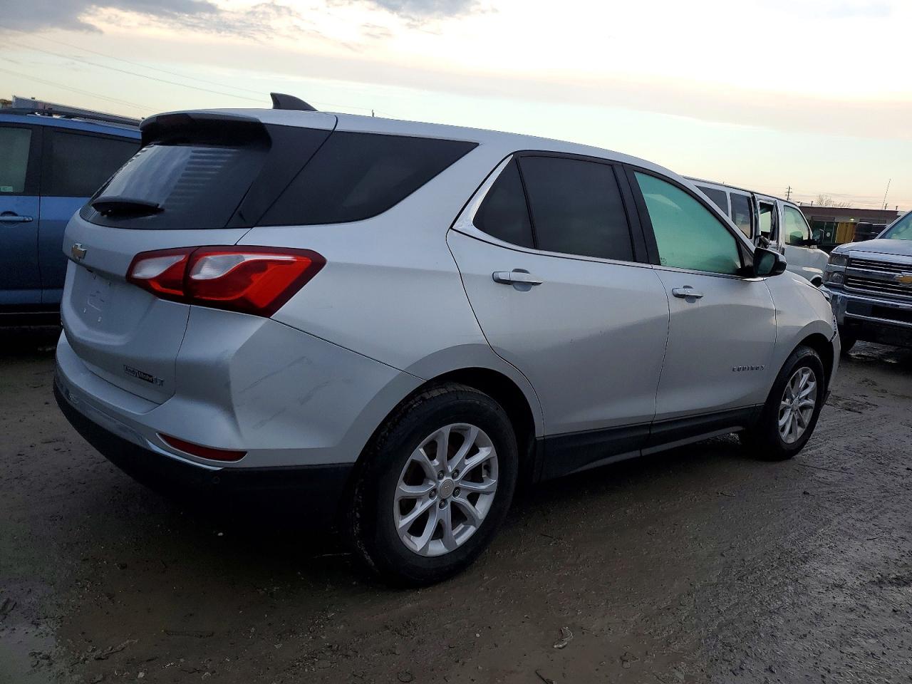 2020 CHEVROLET EQUINOX LT photo 3