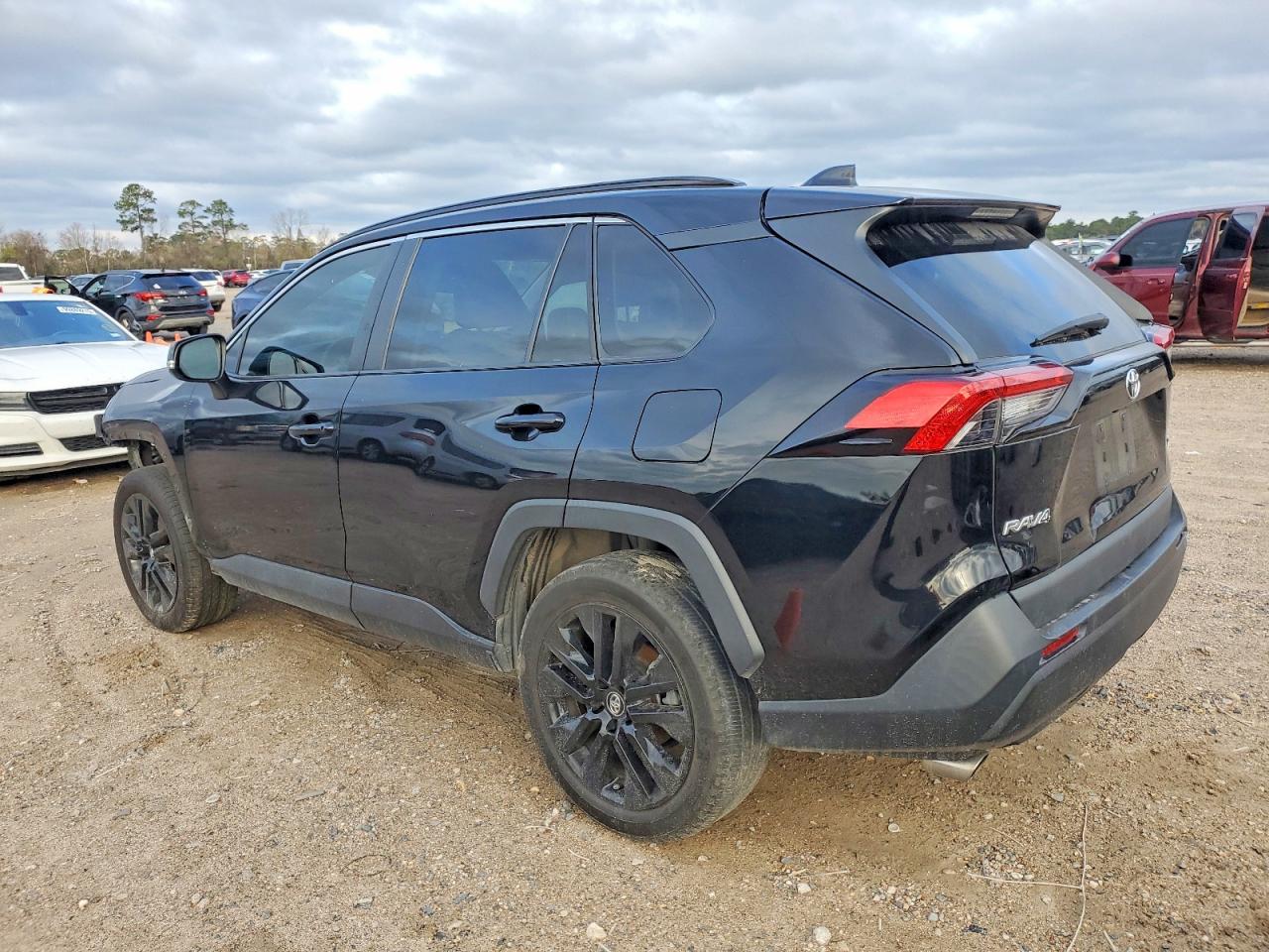 2021 TOYOTA RAV4 XLE PREMIUM photo 2