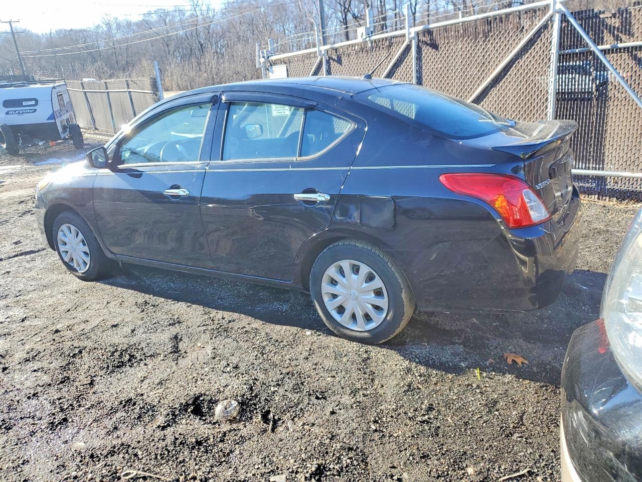 2019 NISSAN VERSA S photo 3