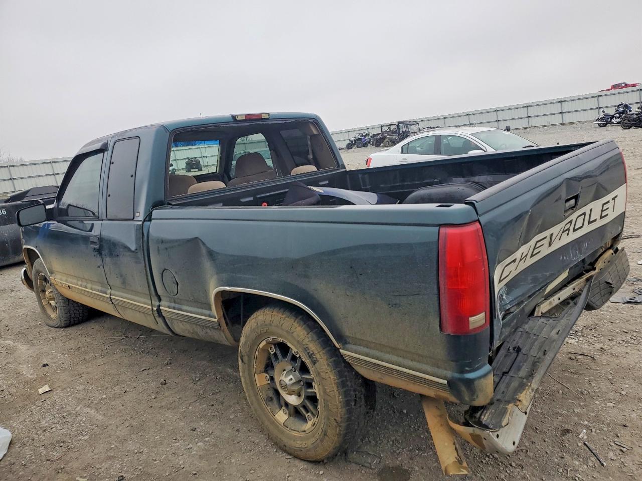 1997 CHEVROLET GMT-400 C1500 photo 2