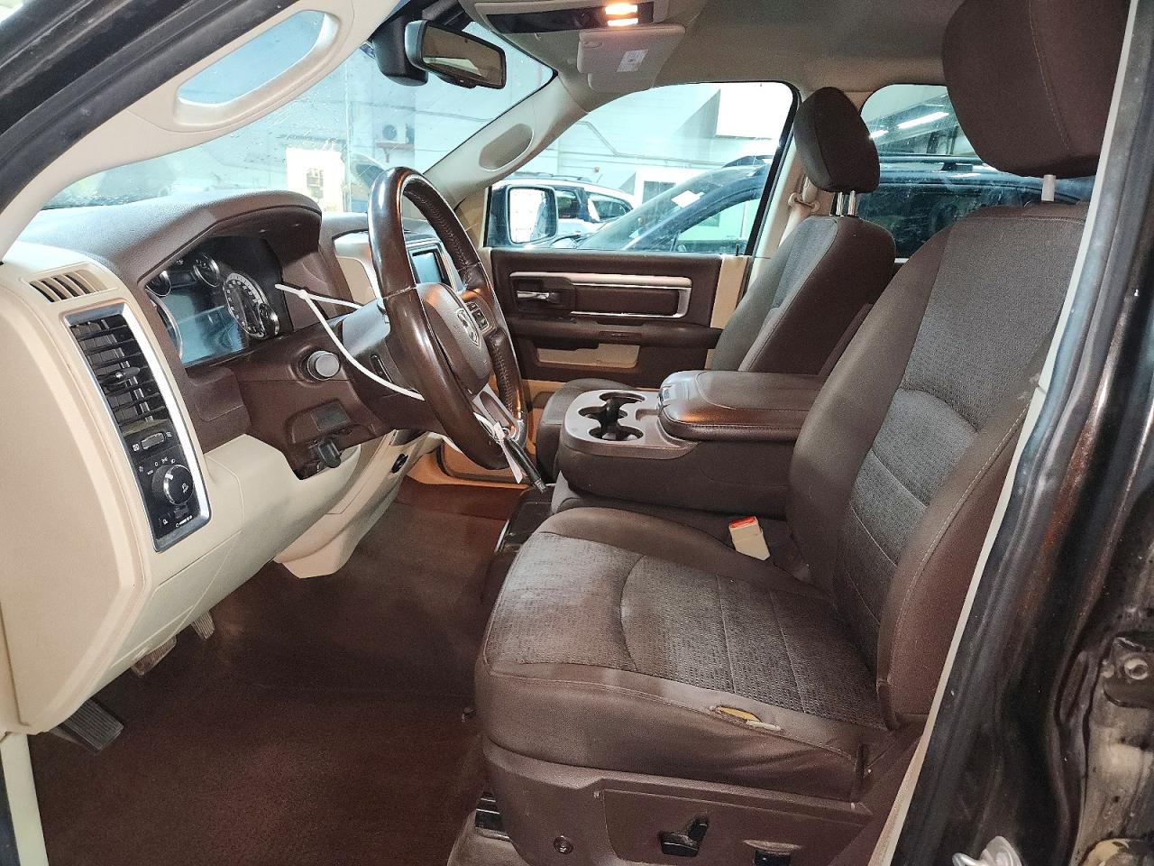 2017 RAM 1500 SLT photo 7