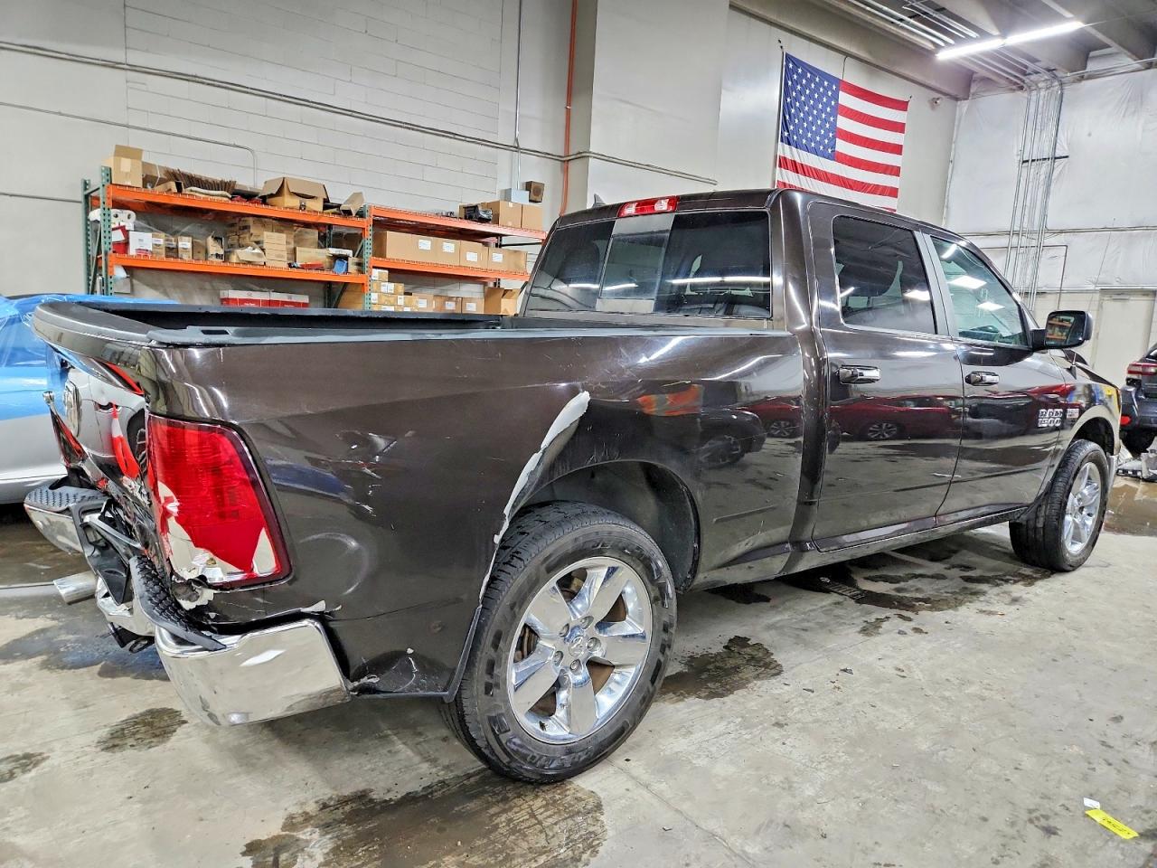 2017 RAM 1500 SLT photo 3