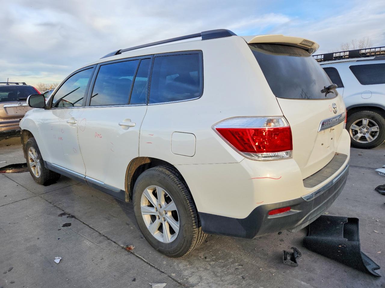 2013 TOYOTA HIGHLANDER BASE photo 2