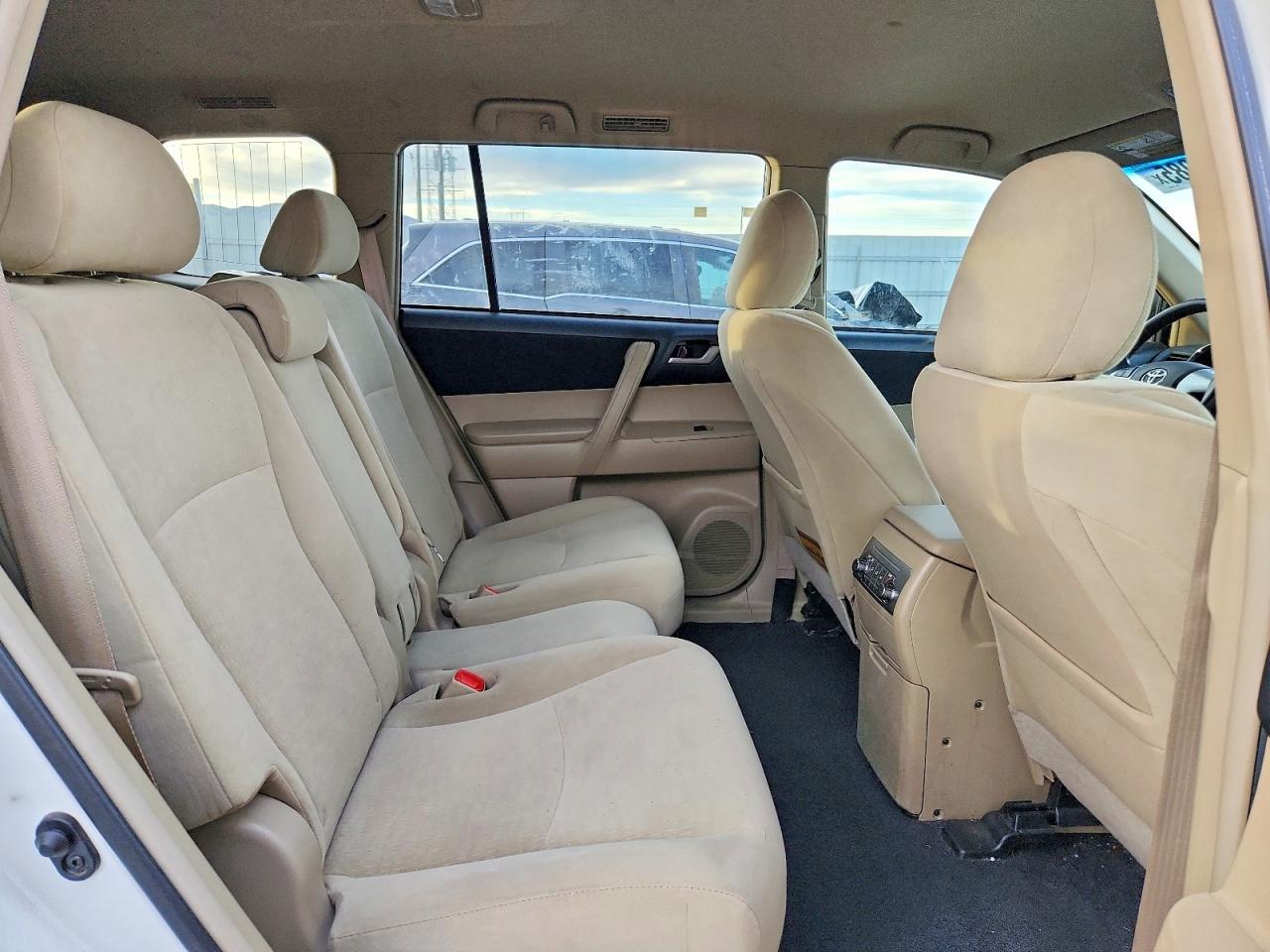 2013 TOYOTA HIGHLANDER BASE photo 11