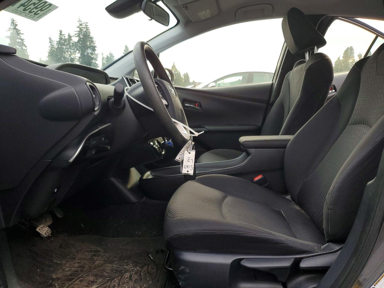2017 TOYOTA PRIUS photo 7