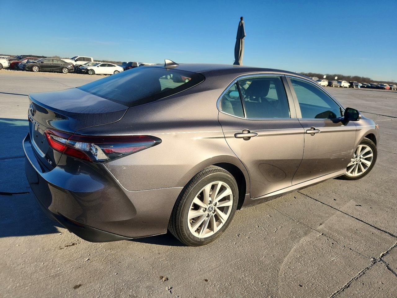 2021 TOYOTA CAMRY LE photo 3