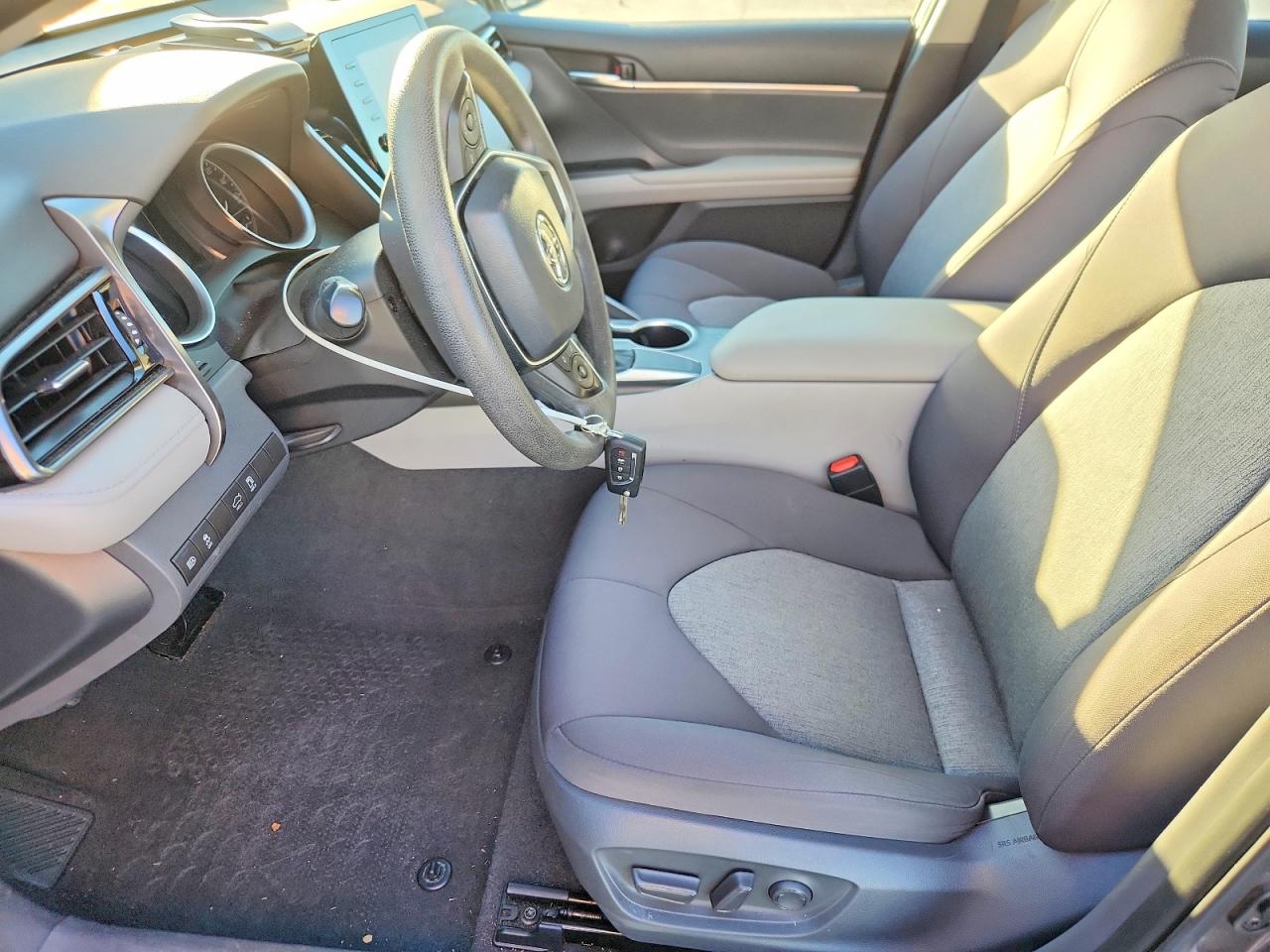2021 TOYOTA CAMRY LE photo 7