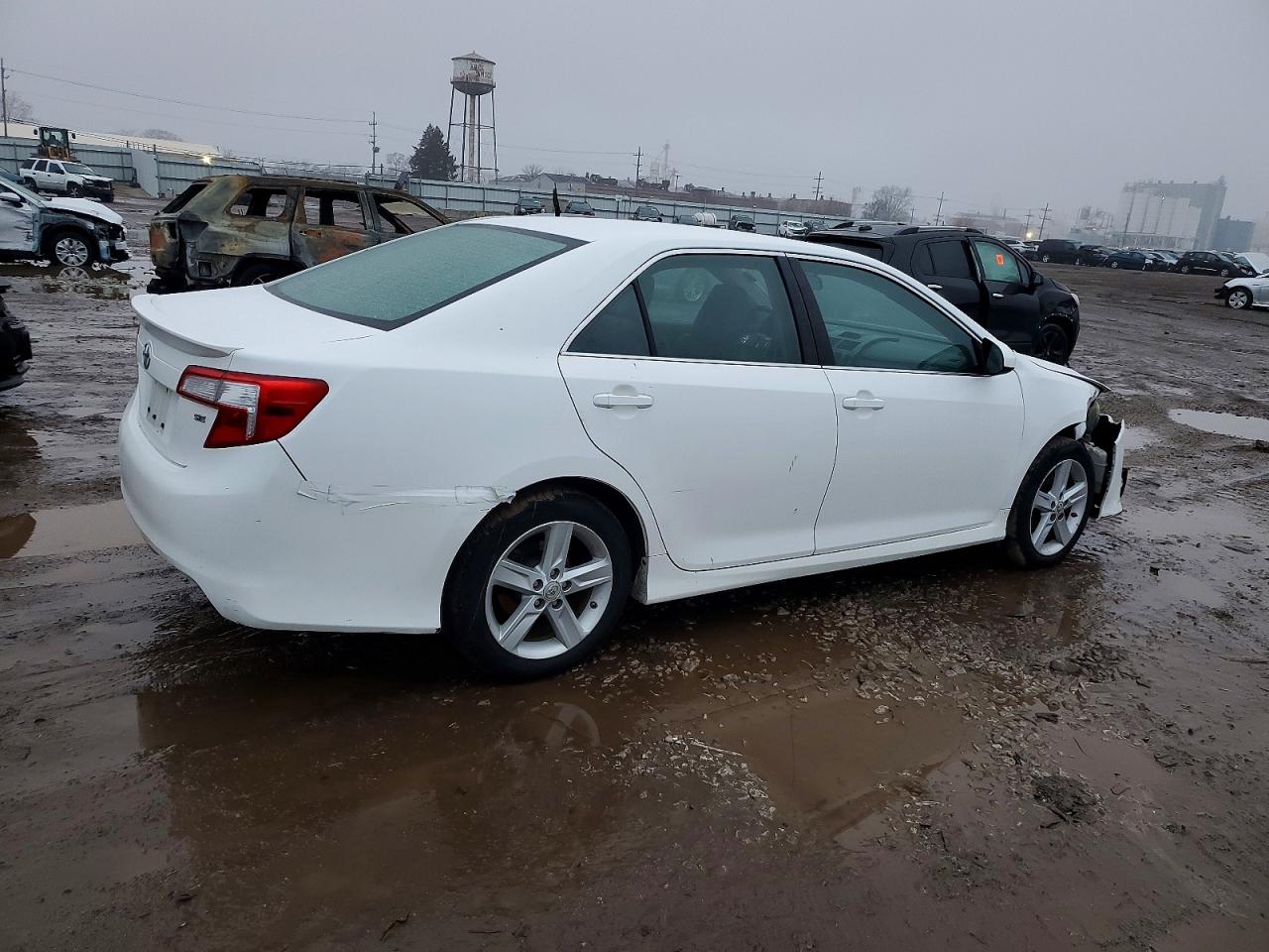 2013 TOYOTA CAMRY SE photo 3