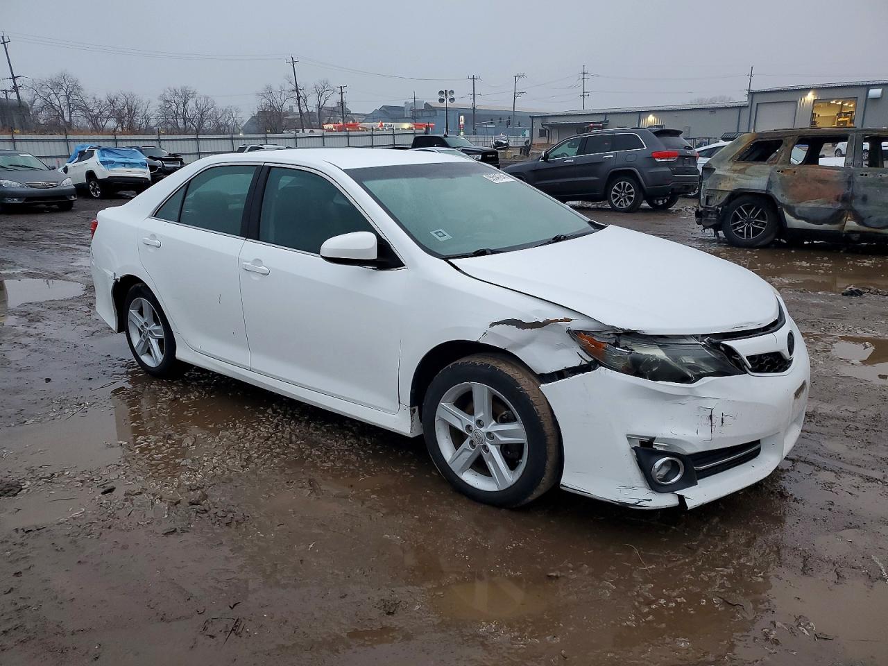 2013 TOYOTA CAMRY SE photo 4