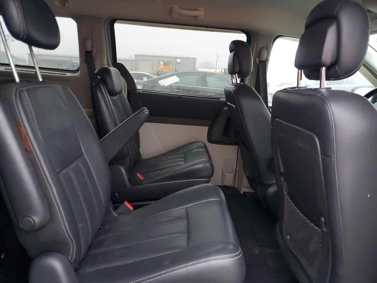 2010 CHRYSLER TOWN & COUNTRY TOURING PLUS photo 11