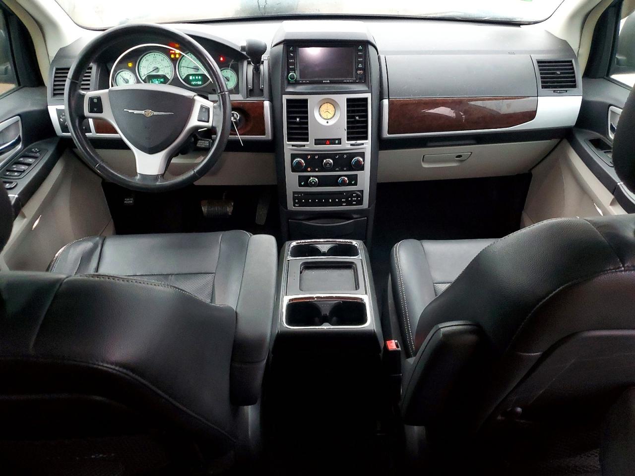 2010 CHRYSLER TOWN & COUNTRY TOURING PLUS photo 8