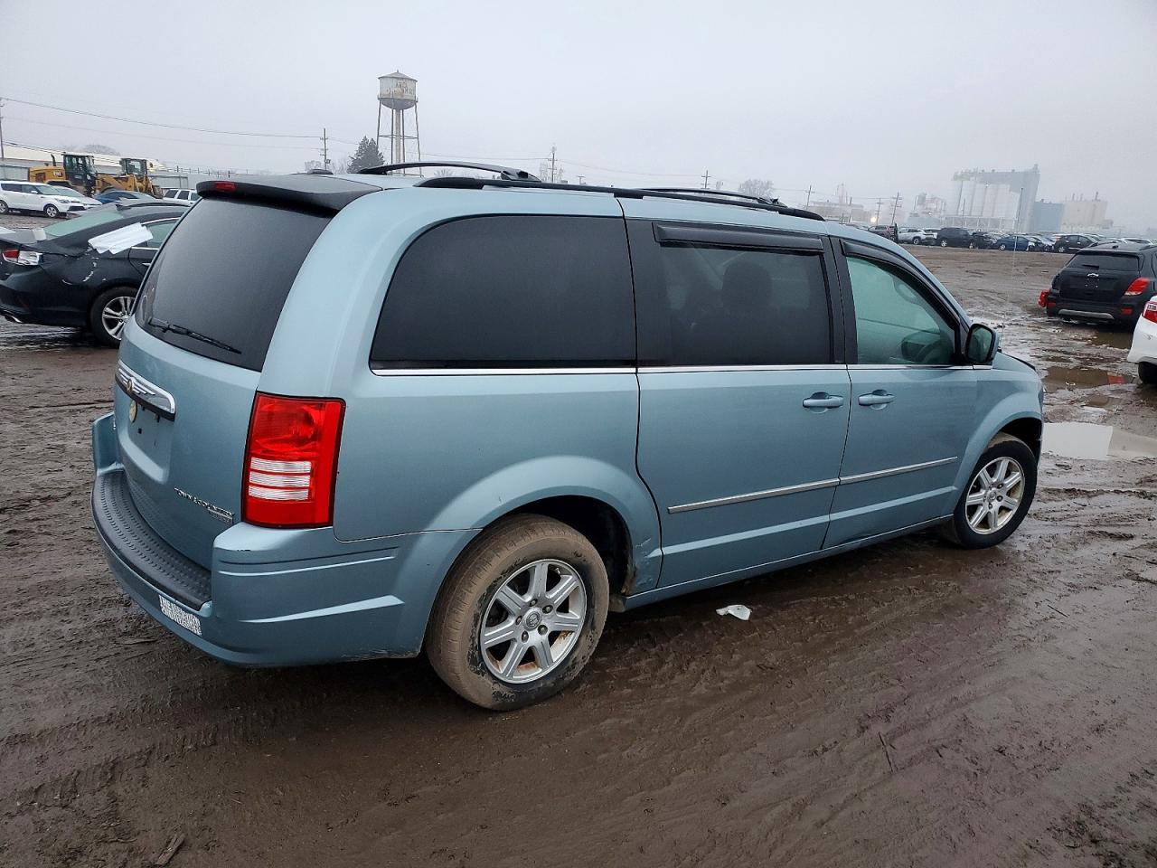 2010 CHRYSLER TOWN & COUNTRY TOURING PLUS photo 3