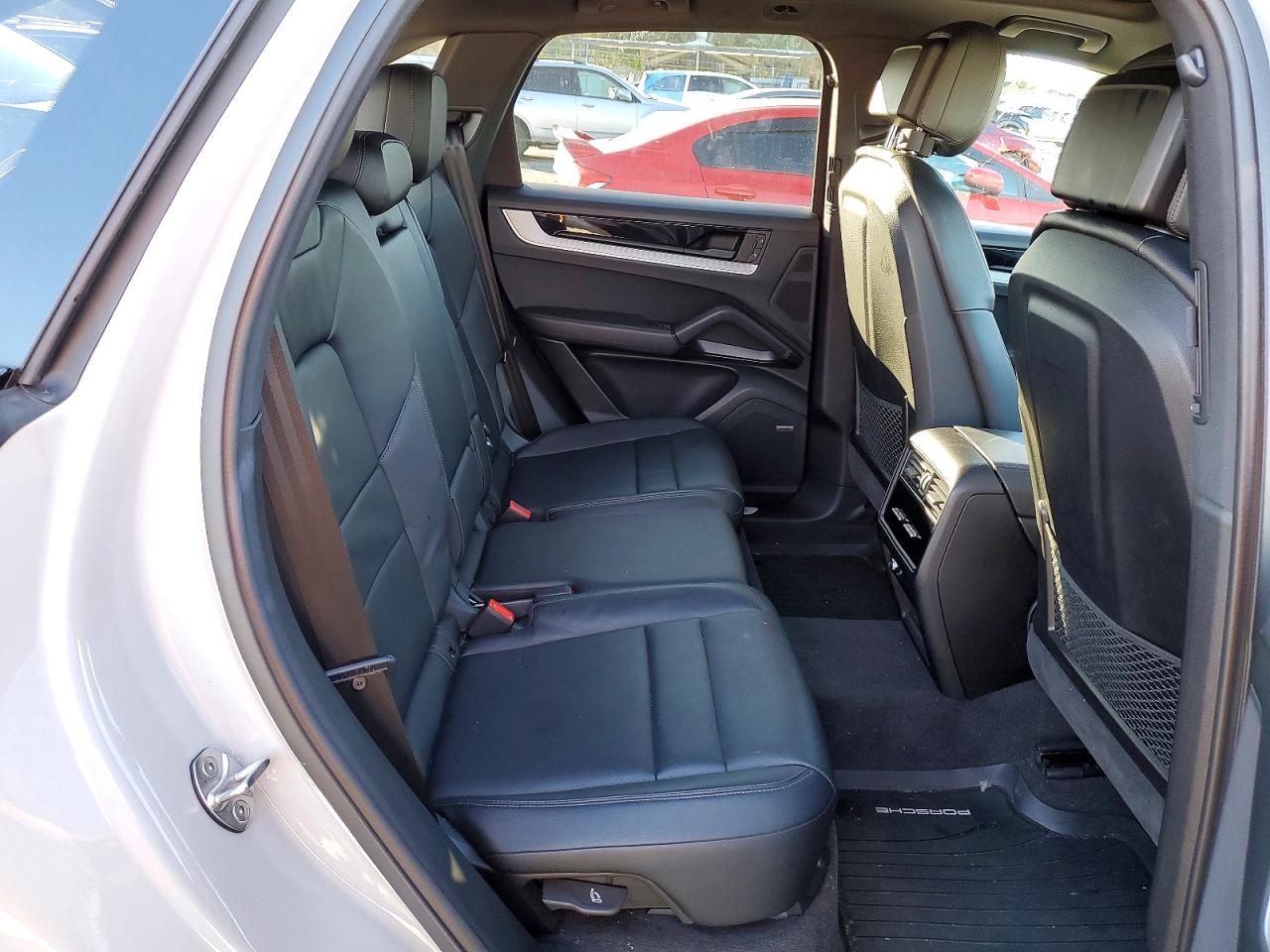 2024 PORSCHE CAYENNE photo 11