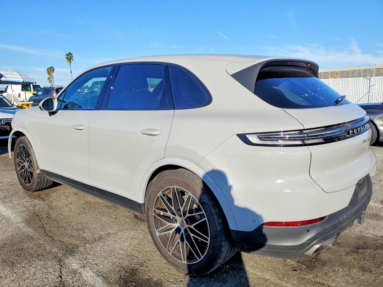 2024 PORSCHE CAYENNE photo 2