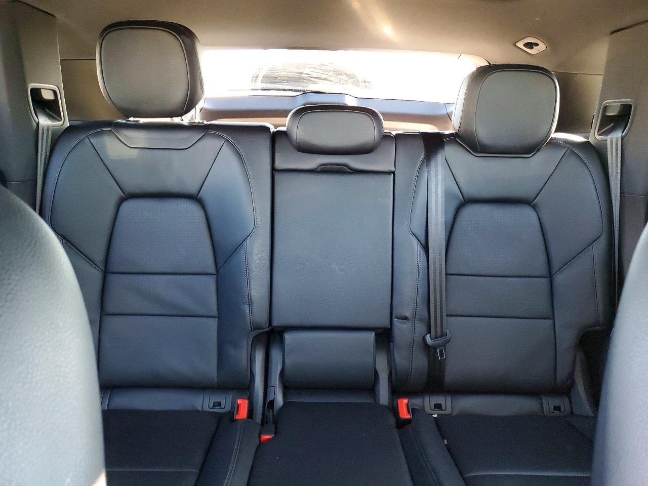 2024 PORSCHE CAYENNE photo 10