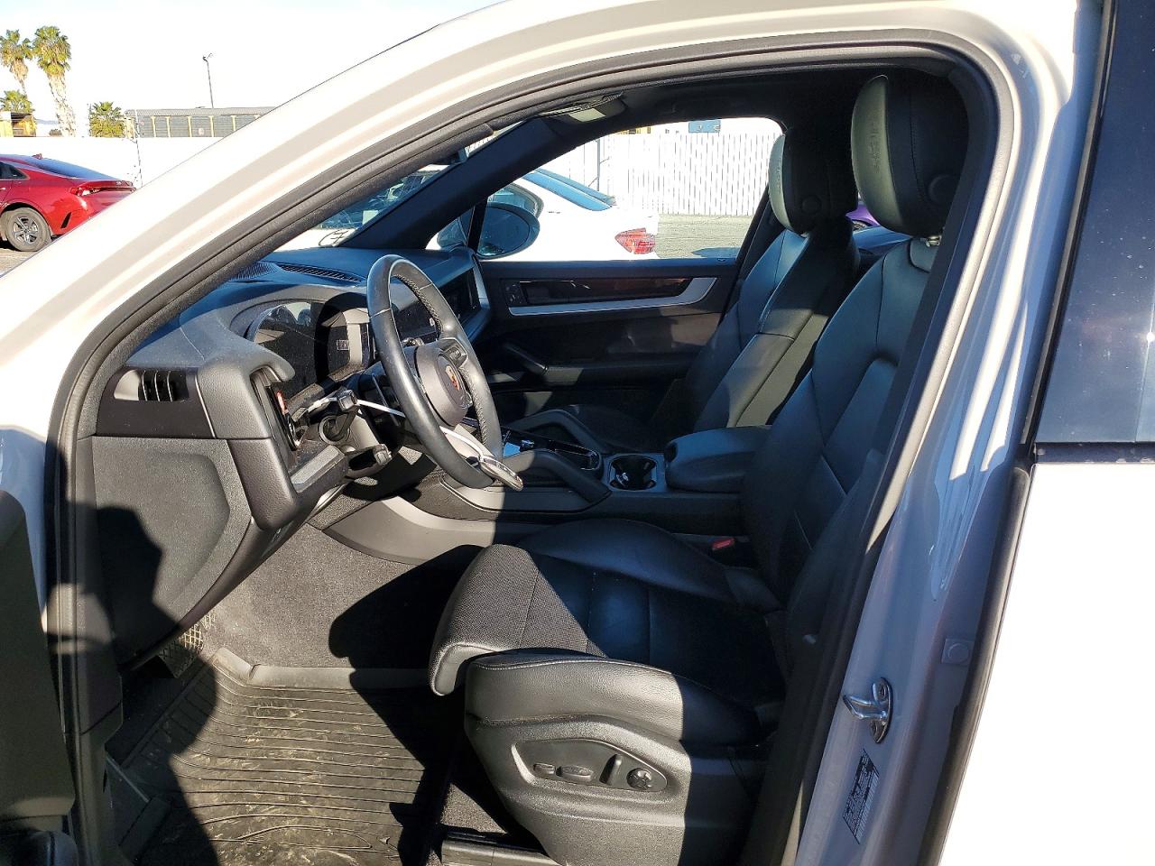 2024 PORSCHE CAYENNE photo 7
