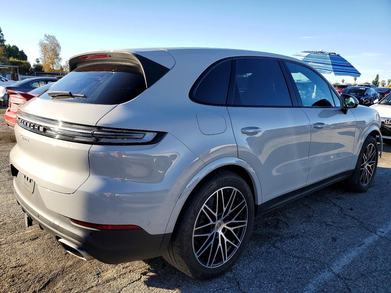 2024 PORSCHE CAYENNE photo 3