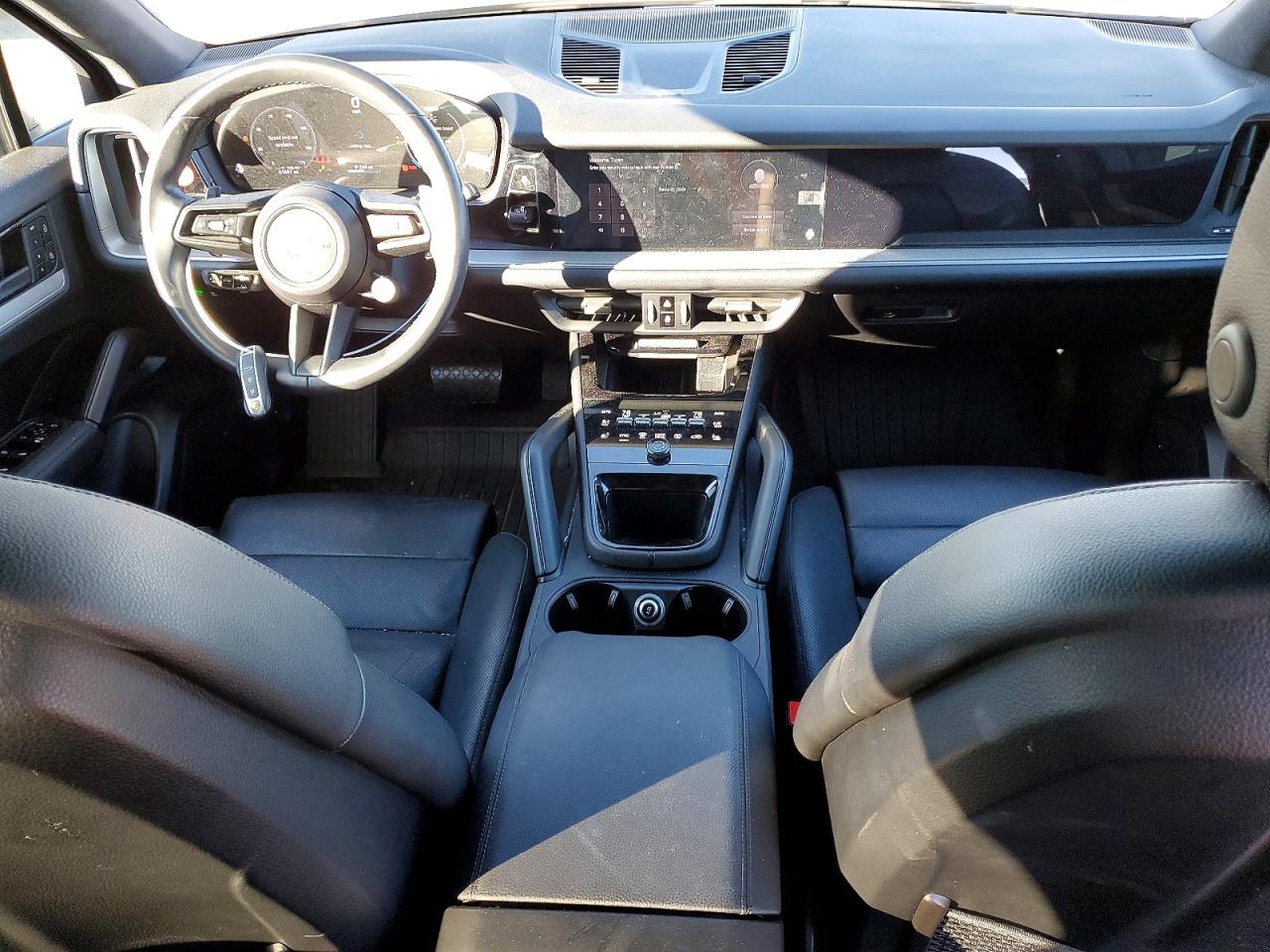 2024 PORSCHE CAYENNE photo 8