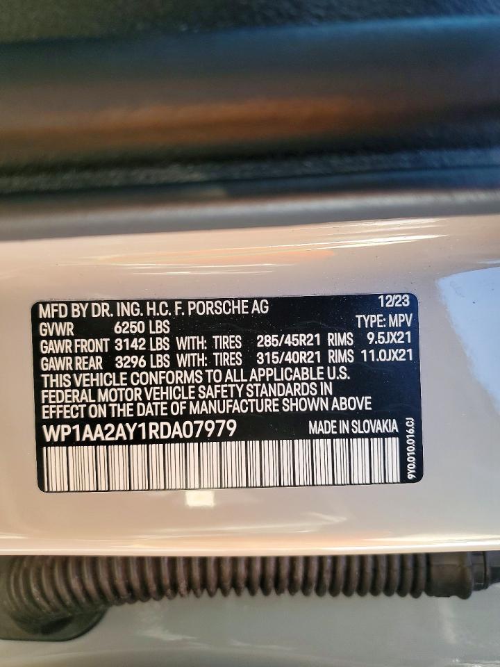 2024 PORSCHE CAYENNE photo 14