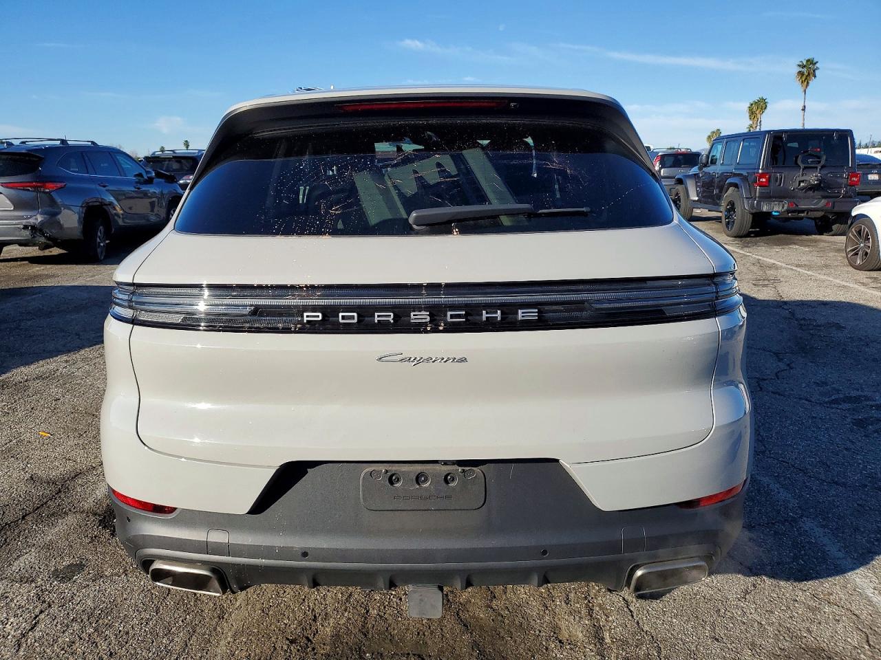 2024 PORSCHE CAYENNE photo 6