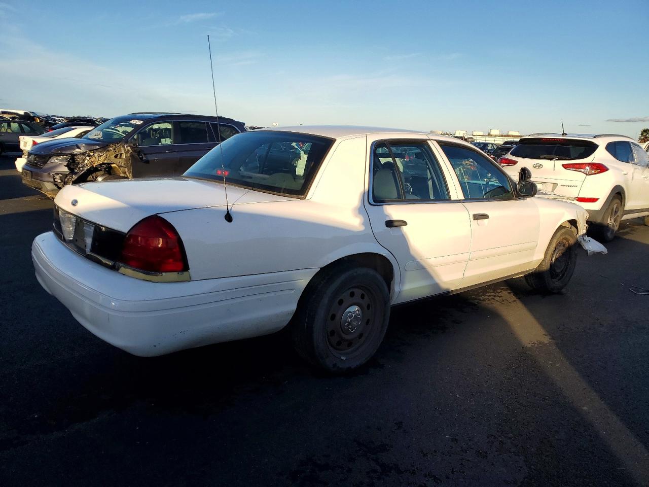 2005 FORD CROWN VICTORIA POLICE INTERCEPTOR photo 3