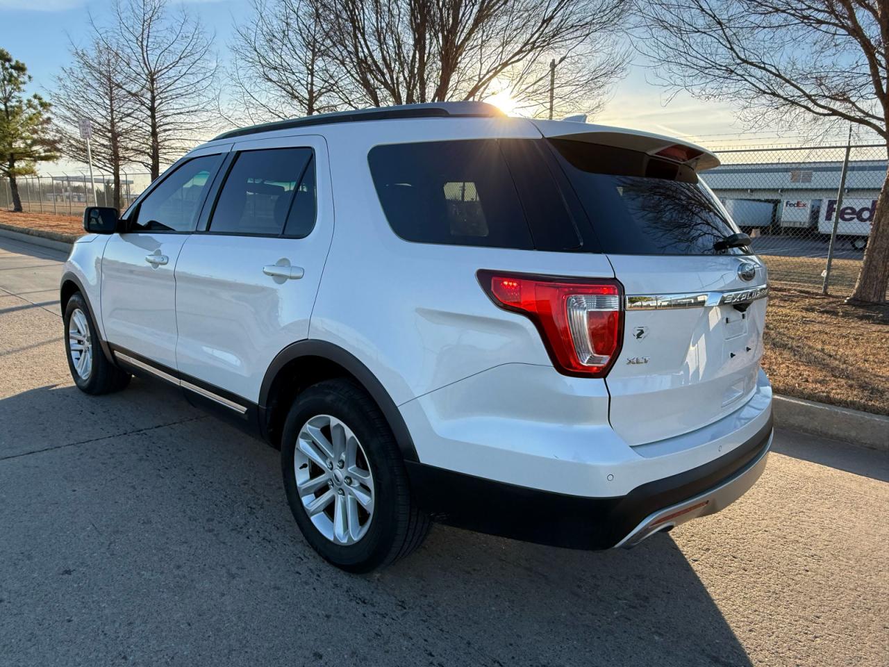 2016 FORD EXPLORER XLT photo 3