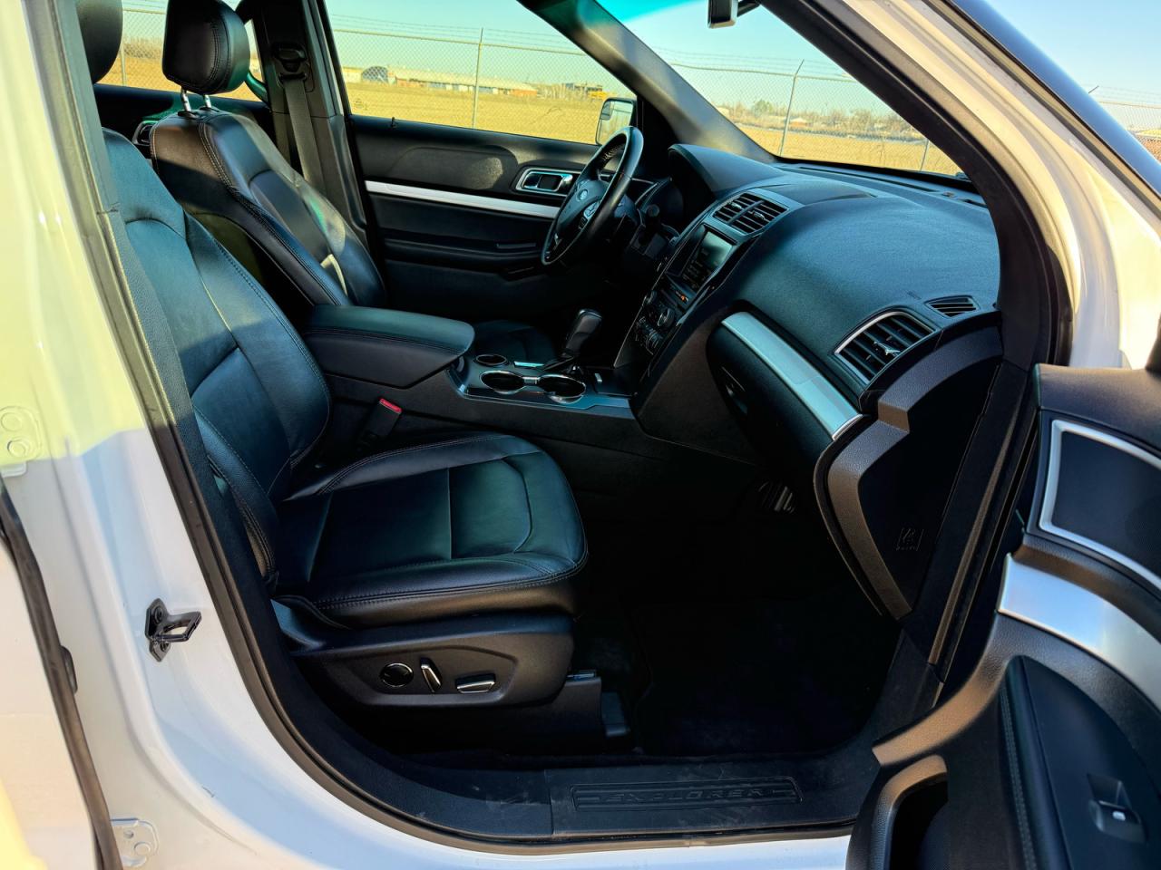2016 FORD EXPLORER XLT photo 5