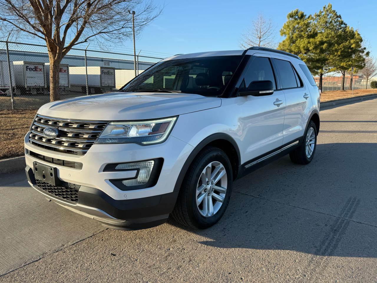 2016 FORD EXPLORER XLT photo 2