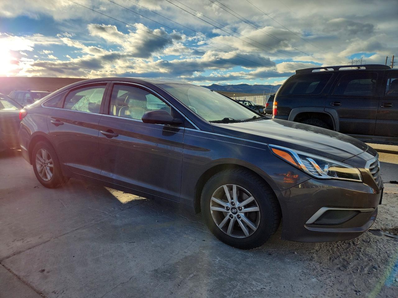 2017 HYUNDAI SONATA SE photo 4