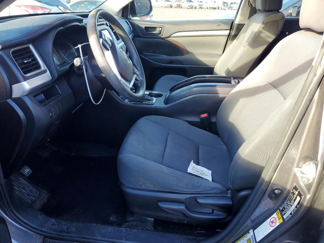 2016 TOYOTA HIGHLANDER LE photo 13